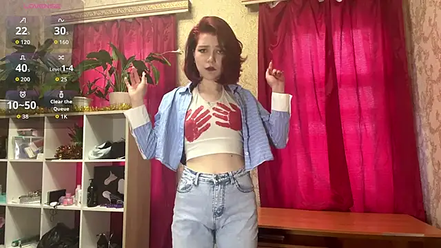 Snapshot of LaurynGeisinger chatting on 02/22/26, 02:26 LaurynGeisinger online show from 02/22/26, 02:26