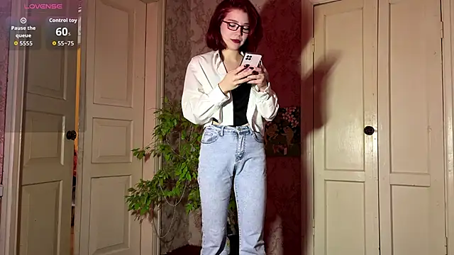 Snapshot of LaurynGeisinger chatting on 02/24/26, 01:42 LaurynGeisinger online show from 02/24/26, 01:42