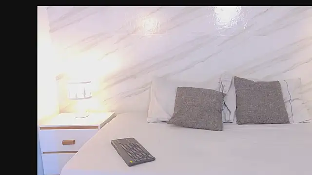 Snapshot of Mayloren chatting on 02/11/26, 12:10 Mayloren online show from 02/11/26, 12:10