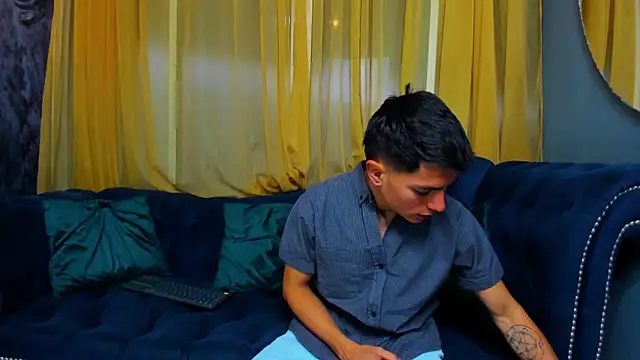 Snapshot of Aron_pulse chatting on 02/10/26, 01:15 Aron pulse online show from 02/10/26, 01:15