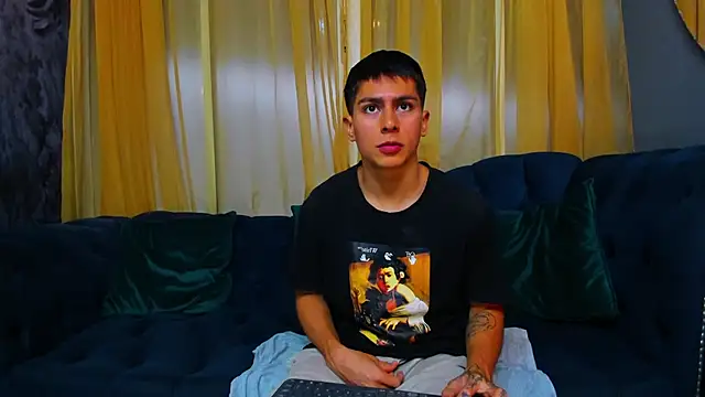 Snapshot of Aron_pulse chatting on 02/16/26, 01:18 Aron pulse online show from 02/16/26, 01:18