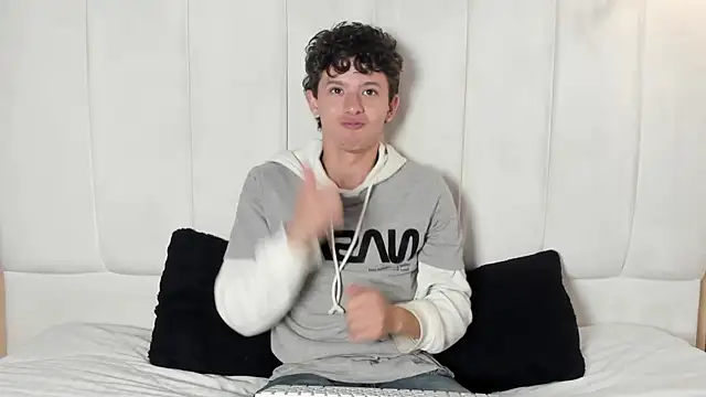 Snapshot of David_Roy_ chatting on 02/18/26, 12:45 David Roy online show from 02/18/26, 12:45