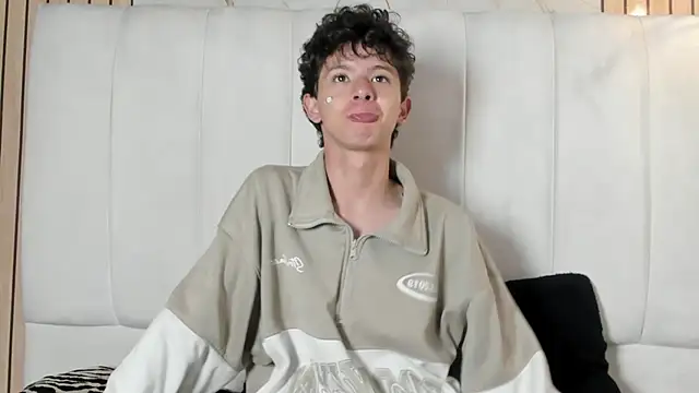 Snapshot of David_Roy_ chatting on 02/20/26, 12:27 David Roy online show from 02/20/26, 12:27