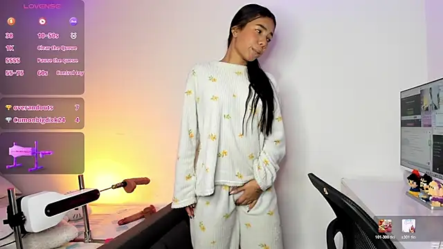 kaylaneee  online show from 05/30/26, 12:35