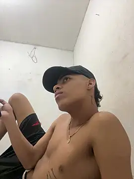 Snapshot of dominick_fran chatting on 02/07/26, 04:38 dominick fran online show from 02/07/26, 04:38