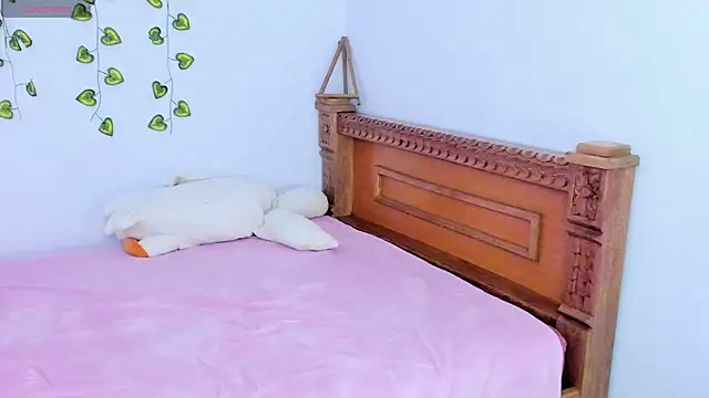 LoveMaki444 online show from 04/24/26, 06:49