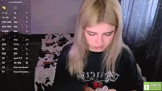 MoonlightGrace online show from 04/12/26, 03:17