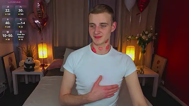 Snapshot of HereAlexColee chatting on 02/14/26, 02:36 HereAlexColee online show from 02/14/26, 02:36