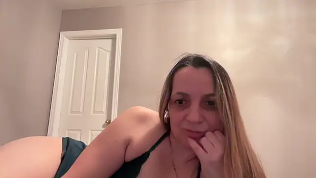 Snapshot of ShyFlameLive chatting on 02/11/26, 12:37 ShyFlameLive online show from 02/11/26, 12:37