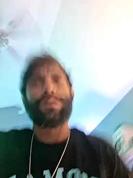 Snapshot of TrndSettr chatting on 02/15/26, 01:35 TrndSettr online show from 02/15/26, 01:35