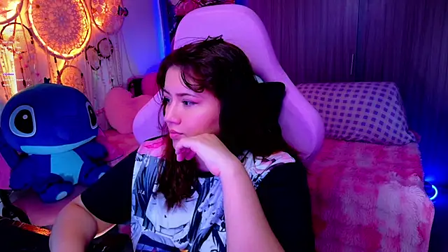 Snapshot of ALIS_E_G chatting on 06/18/26, 06:23 ALIS E G online show from 06/18/26, 06:23