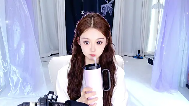 Dancer Lucky-Nini online show from 02/18/26, 07:59