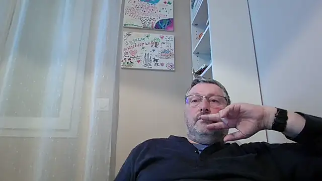 Snapshot of doudou310 chatting on 02/17/26, 05:15 doudou310 online show from 02/17/26, 05:15