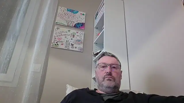 Snapshot of doudou310 chatting on 02/22/26, 04:02 doudou310 online show from 02/22/26, 04:02