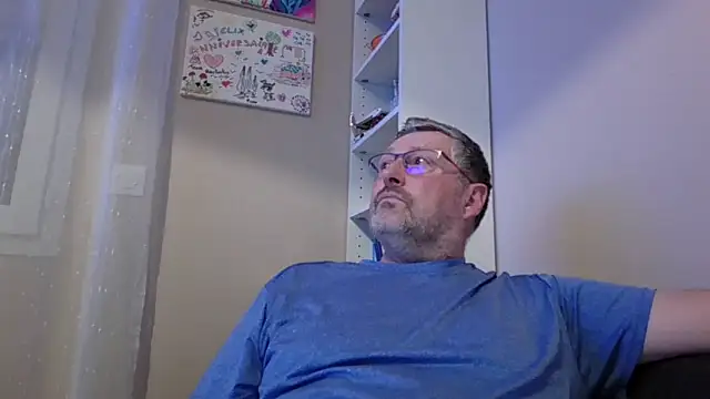 Snapshot of doudou310 chatting on 02/28/26, 04:57 doudou310 online show from 02/28/26, 04:57