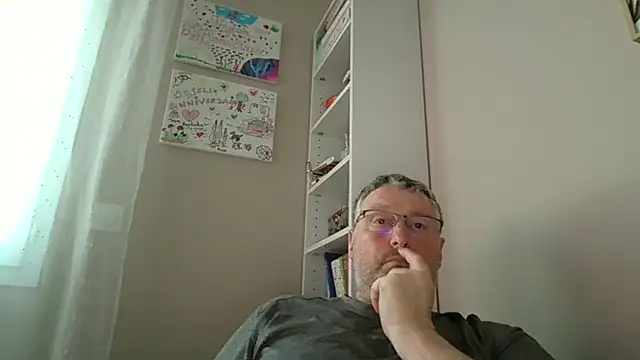 Snapshot of doudou310 chatting on 02/28/26, 05:03 doudou310 online show from 02/28/26, 05:03