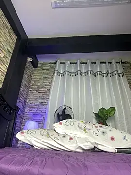 Snapshot of SluttyEll chatting on 02/01/26, 07:45 SluttyEll online show from 02/01/26, 07:45