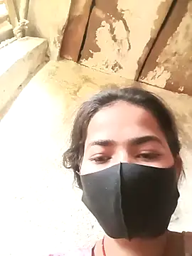 Sunali Bendre online show from 02/25/26, 01:59