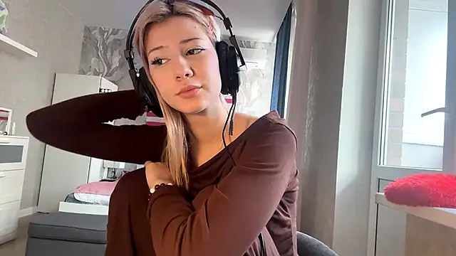 Snapshot of LadyFoxLove chatting on 02/16/26, 11:50 LadyFoxLove online show from 02/16/26, 11:50