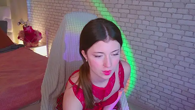 Snapshot of LunarDreamm chatting on 02/05/26, 01:27 LunarDreamm online show from 02/05/26, 01:27