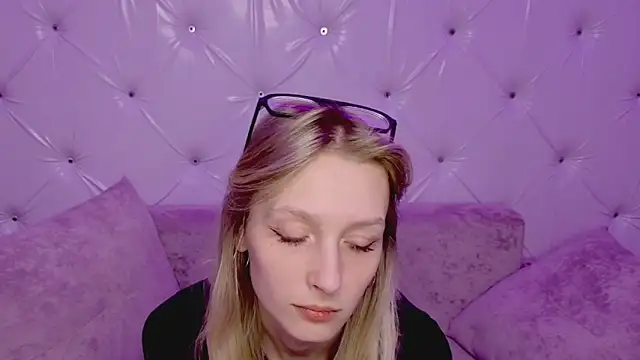 Snapshot of Akiro_Kim7 chatting on 02/21/26, 02:23 Akiro Kim7 online show from 02/21/26, 02:23