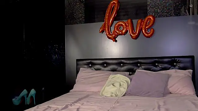 Snapshot of EileenElfie chatting on 02/27/26, 03:39 EileenElfie online show from 02/27/26, 03:39