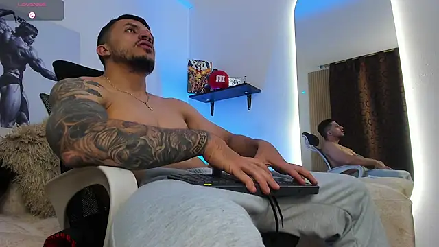 Snapshot of LiamReigns_ chatting on 07/14/26, 03:22 LiamReigns online show from 07/14/26, 03:22