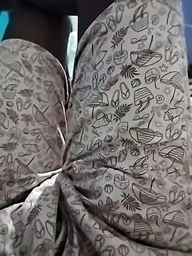 tamilpaiyan989 online show from 04/10/26, 07:51