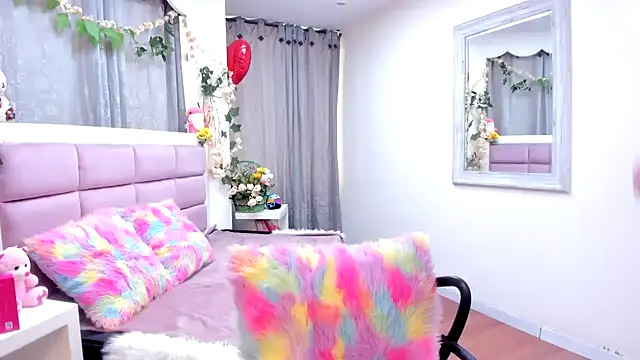 Snapshot of Keiry_Paloma chatting on 02/21/26, 01:45 Keiry Paloma online show from 02/21/26, 01:45