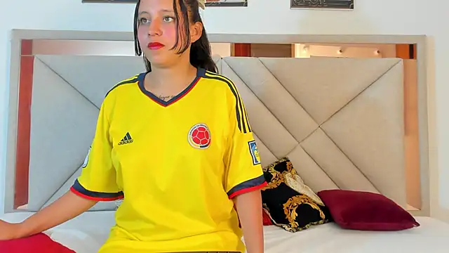 Snapshot of AmberQueen1 chatting on 02/17/26, 12:01 AmberQueen1 online show from 02/17/26, 12:01