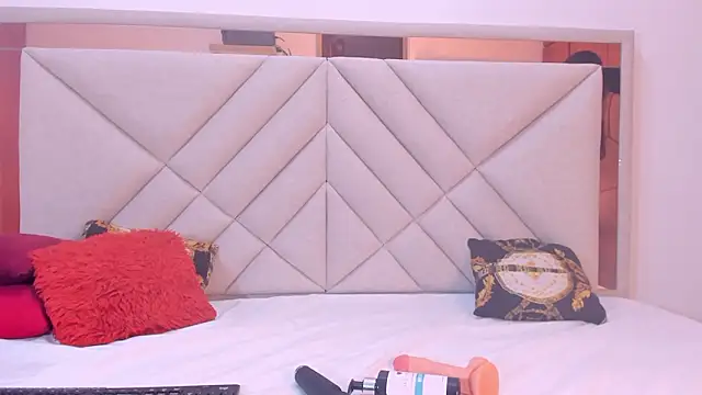 Snapshot of AmberQueen1 chatting on 02/21/26, 12:06 AmberQueen1 online show from 02/21/26, 12:06