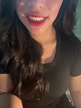 Snapshot of QuynhAnh_2k1 chatting on 02/05/26, 09:47 QuynhAnh 2k1 online show from 02/05/26, 09:47