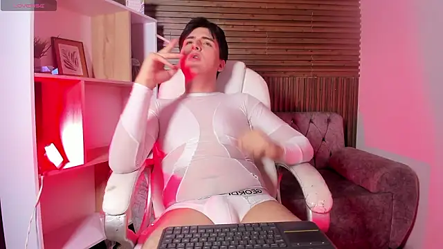 Snapshot of noahWolff_ chatting on 02/01/26, 04:44 noahWolff online show from 02/01/26, 04:44