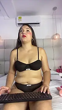 Snapshot of Dakota_Hills chatting on 02/18/26, 01:18 Dakota Hills online show from 02/18/26, 01:18