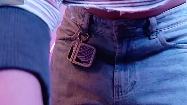 Snapshot of LeaneRous chatting on 02/06/26, 01:03 LeaneRous online show from 02/06/26, 01:03