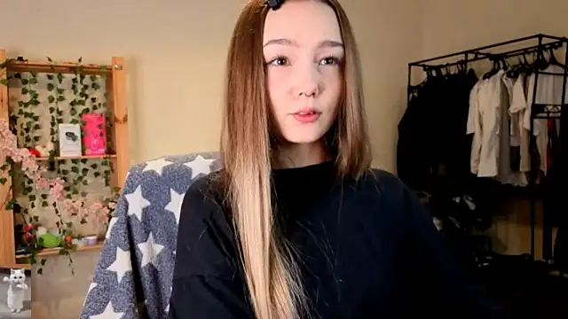 HoneyComfy online show from 04/11/26, 02:21