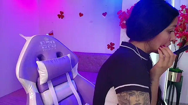 Snapshot of Maddie_T18 chatting on 02/25/26, 11:09 Maddie T18 online show from 02/25/26, 11:09