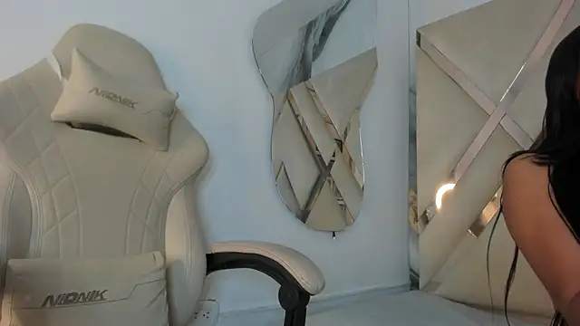 honeyhtx online show from 05/17/26, 12:23