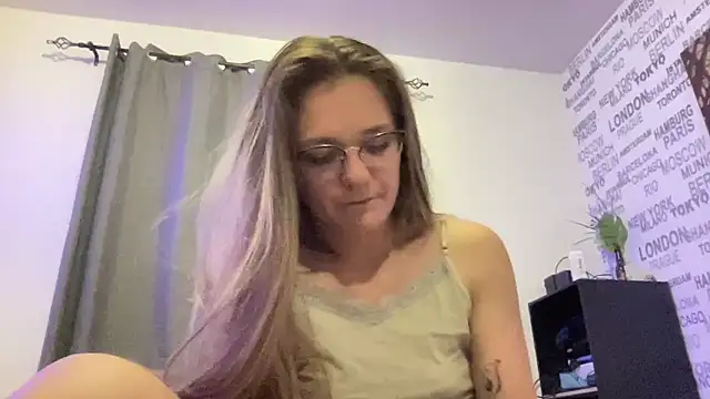 Ninafrisson online show from 03/22/26, 09:18