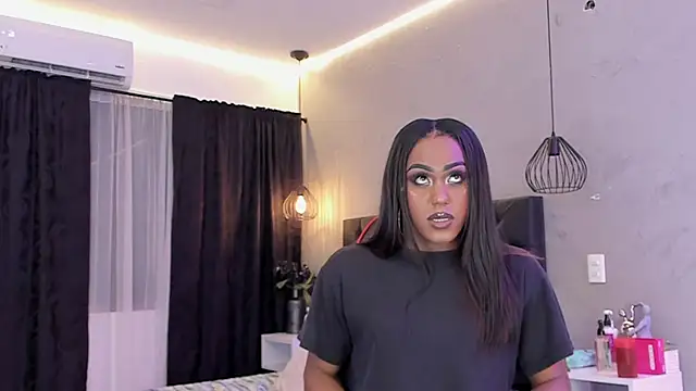 Snapshot of naomi__blair chatting on 06/30/26, 03:29 naomi blair online show from 06/30/26, 03:29