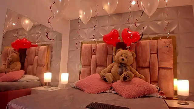 Snapshot of Paris_Velvet chatting on 02/13/26, 10:39 Paris Velvet online show from 02/13/26, 10:39