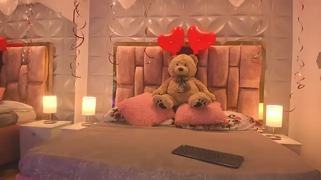 Snapshot of Paris_Velvet chatting on 02/15/26, 11:12 Paris Velvet online show from 02/15/26, 11:12