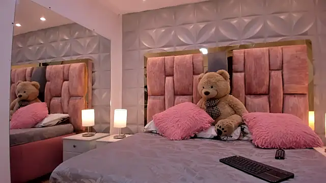 Paris Velvet online show from 04/07/26, 11:48