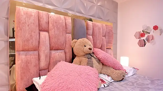 Paris Velvet online show from 05/20/26, 10:27