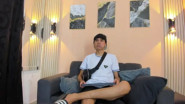 DesiresOfOlympus  online show from 04/15/26, 07:43