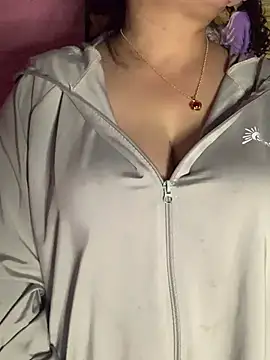 Snapshot of Star-sweet01 chatting on 02/02/26, 04:11 Star-sweet01 online show from 02/02/26, 04:11