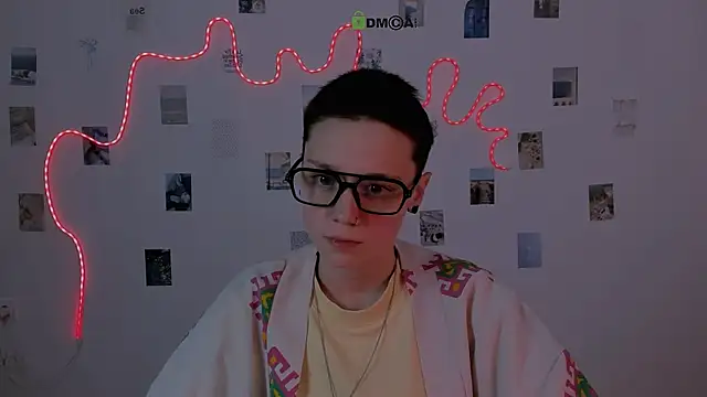 Snapshot of emi_fade chatting on 02/05/26, 01:49 emi fade online show from 02/05/26, 01:49