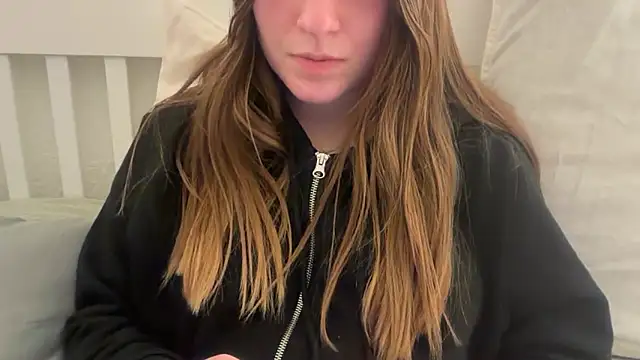 Snapshot of Lucyschickt chatting on 02/15/26, 07:54 Lucyschickt online show from 02/15/26, 07:54