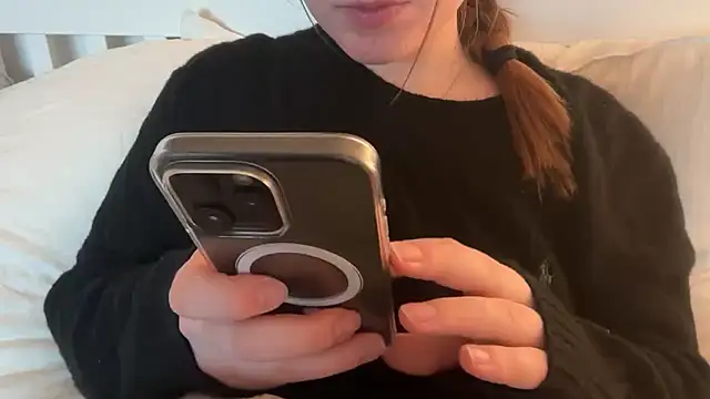 Lucyschickt online show from 04/30/26, 06:36