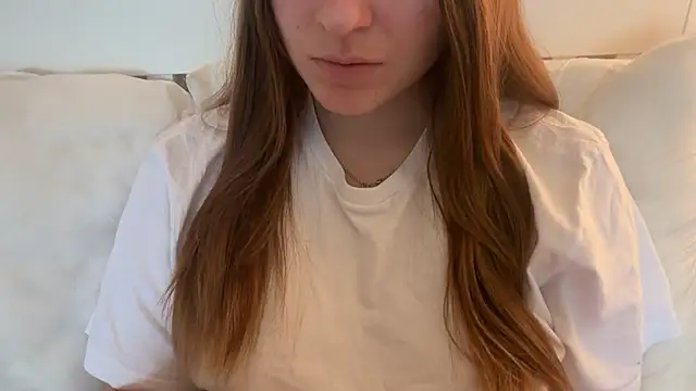 Snapshot of Lucyschickt chatting on 05/05/26, 05:59 Lucyschickt online show from 05/05/26, 05:59